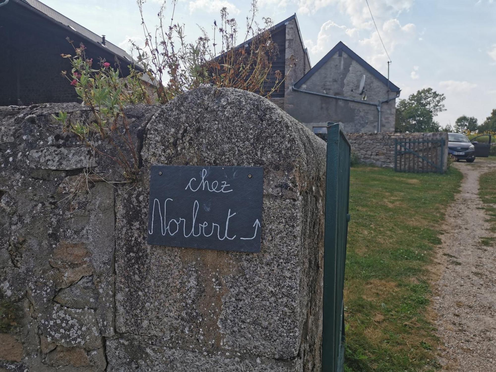 Quarré-les-TombesChez Norbert别墅 外观 照片